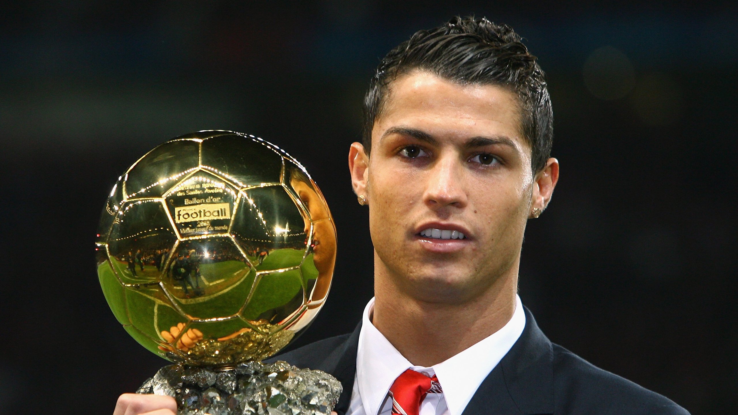 世界杯：球衣成为代际传承物 爱好从父母辈延续到子女